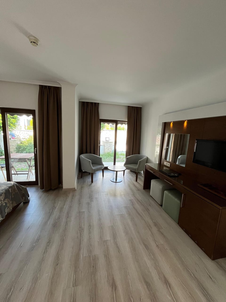 Deluxe Double Room, Garden View | Hypo-allergenic bedding, minibar, in-room safe, desk