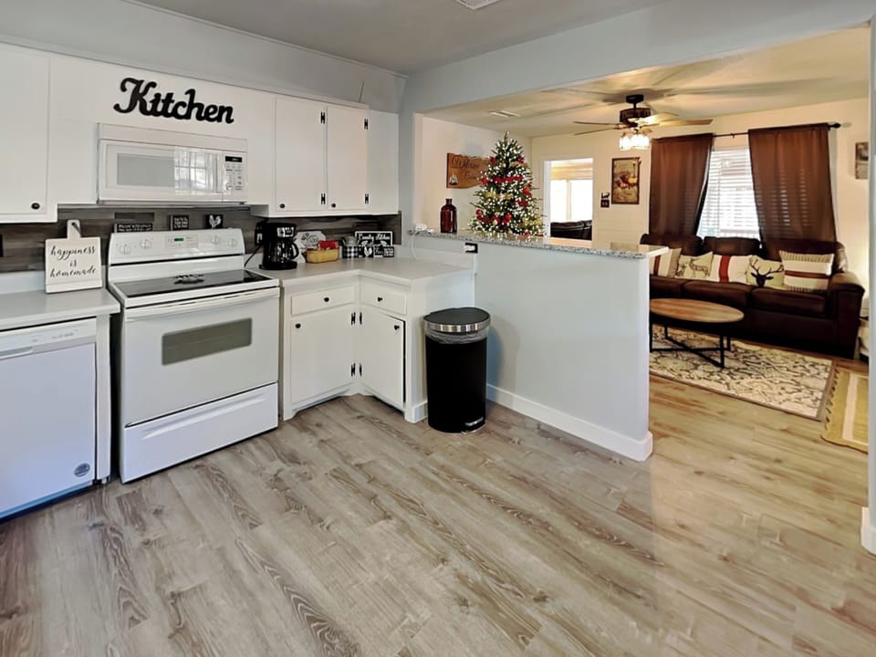 Studio (2 Bedrooms) | Property amenity