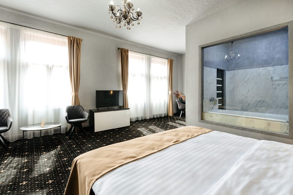 Deluxe Double Room | Desk, blackout drapes, soundproofing, free WiFi
