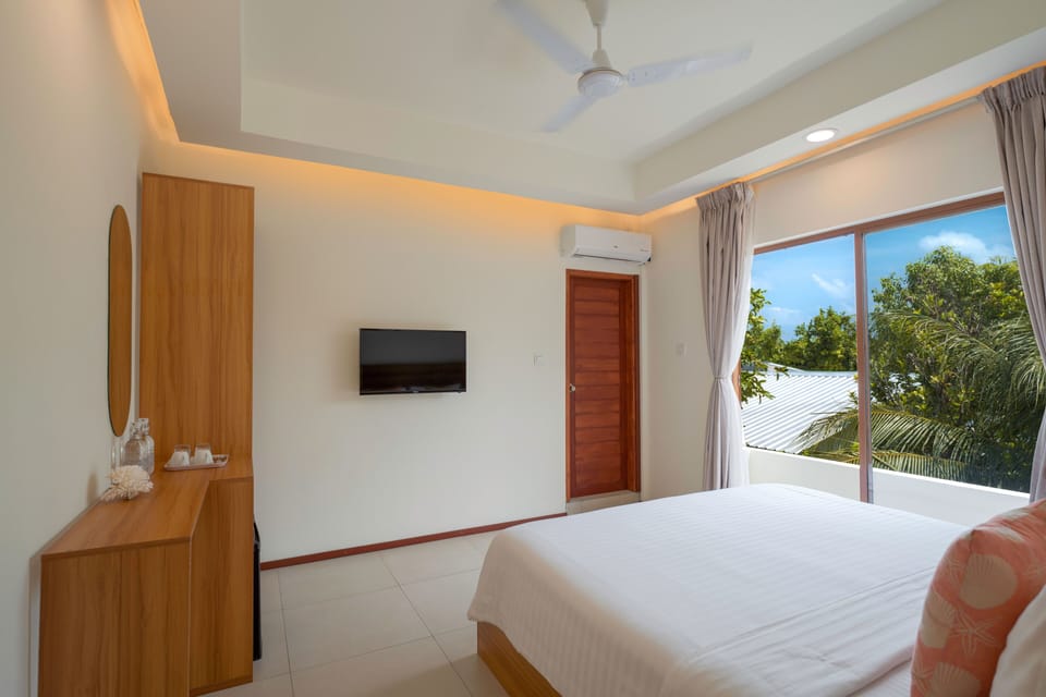 Deluxe Double or Twin Room | In-room safe, desk, iron/ironing board, free WiFi