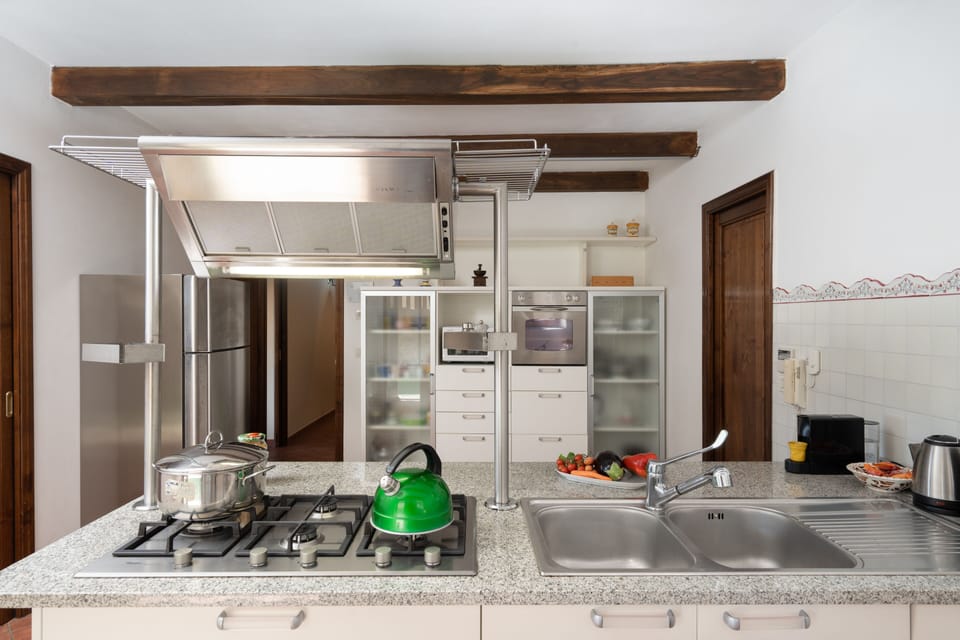 Deluxe Villa | Private kitchen | Fridge, microwave, oven, stovetop