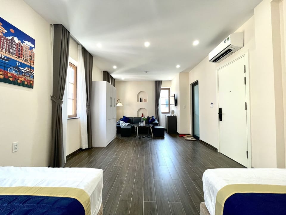Deluxe Double or Twin Room | Minibar, soundproofing, iron/ironing board, free WiFi