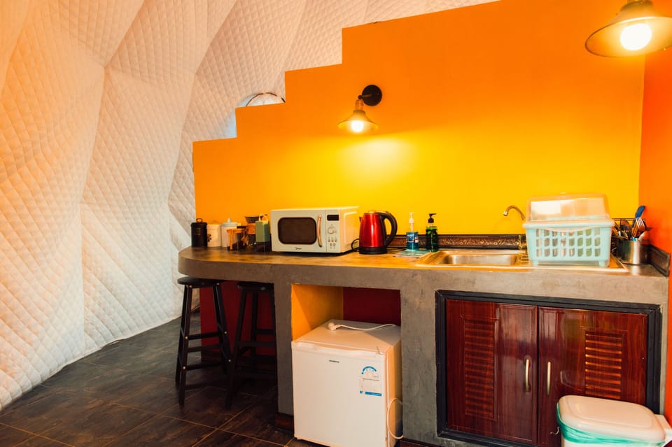 Deluxe Tent | Microwave