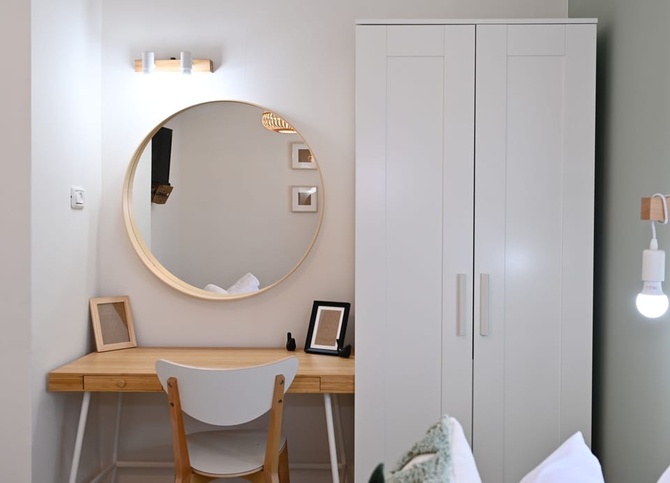 Family House | Iron/ironing board, bed sheets