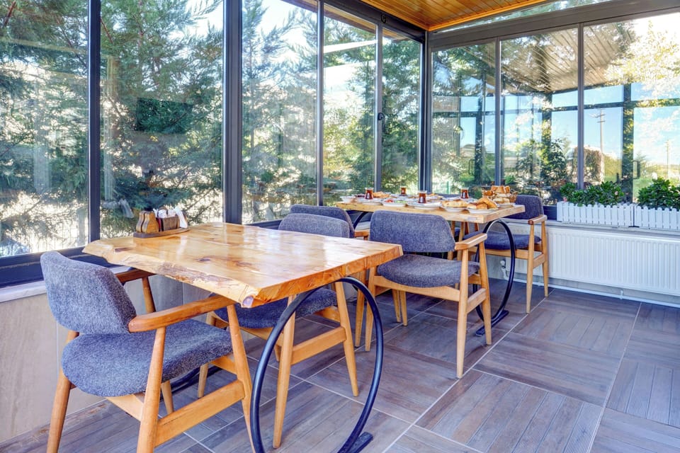 Free daily full breakfast