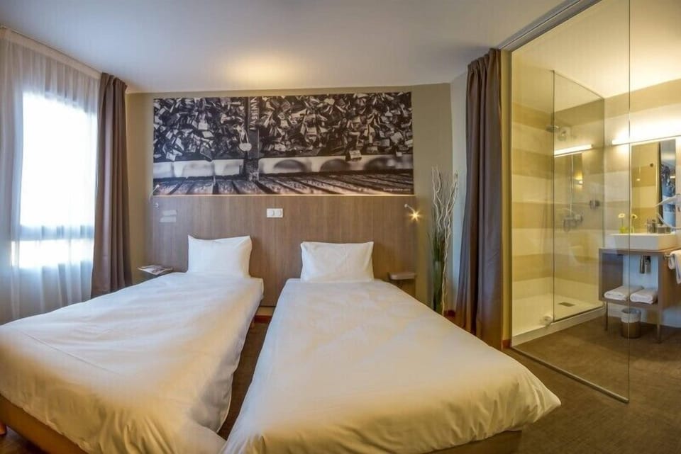 Twin Room | In-room safe, desk, soundproofing, free WiFi