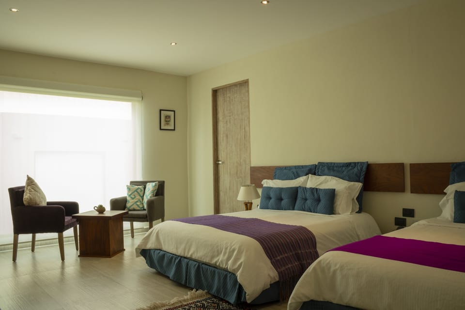 Suite | In-room safe, iron/ironing board, cribs (free), WiFi (free)