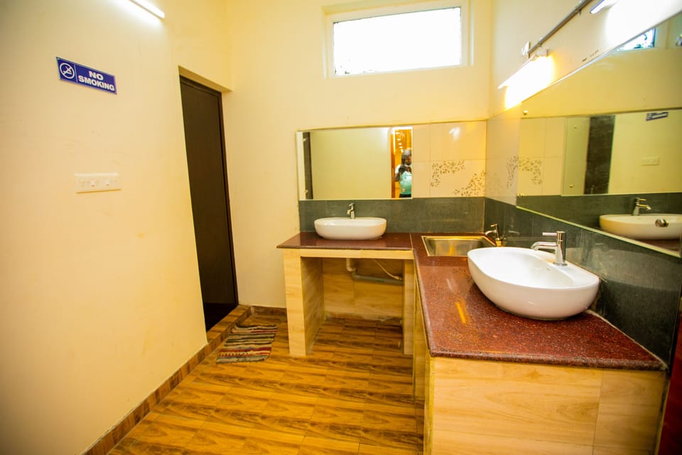 Room, Mixed Dorm, Garden View | Bathroom | Shower, towels, soap, shampoo