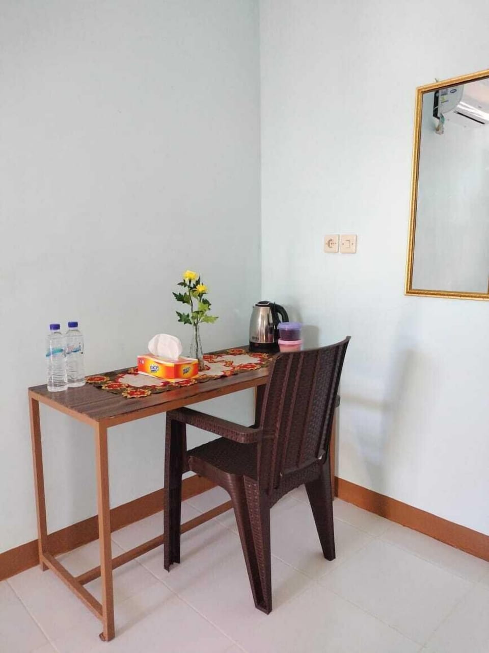 Standard Double Room | Desk, bed sheets