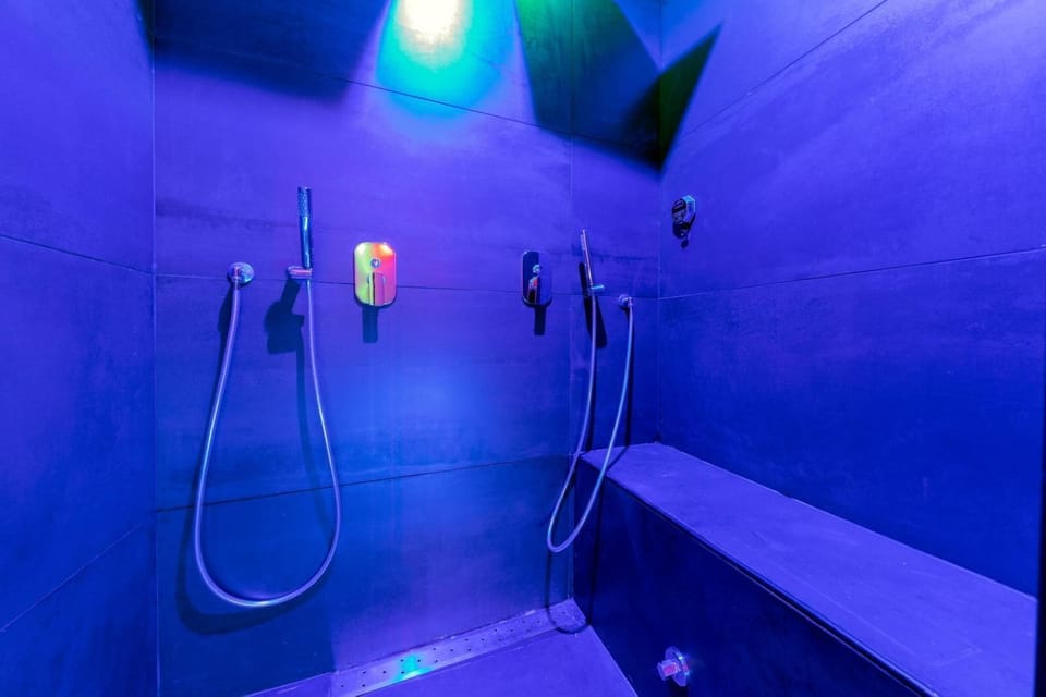Junior Room | Bathroom | Separate tub and shower, jetted tub, rainfall showerhead, hair dryer