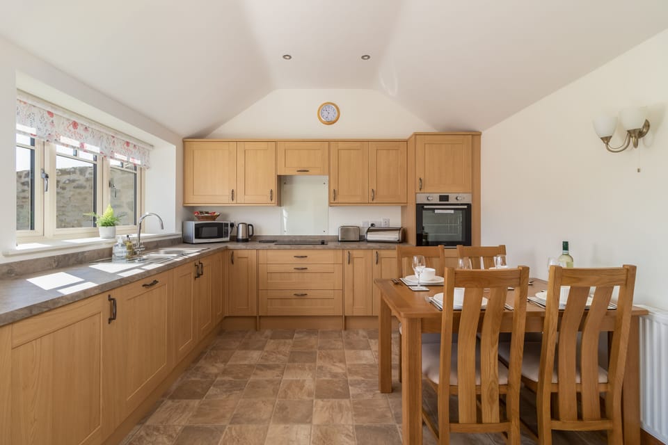 Cottage, 1 Bedroom | Private kitchen | Dining tables