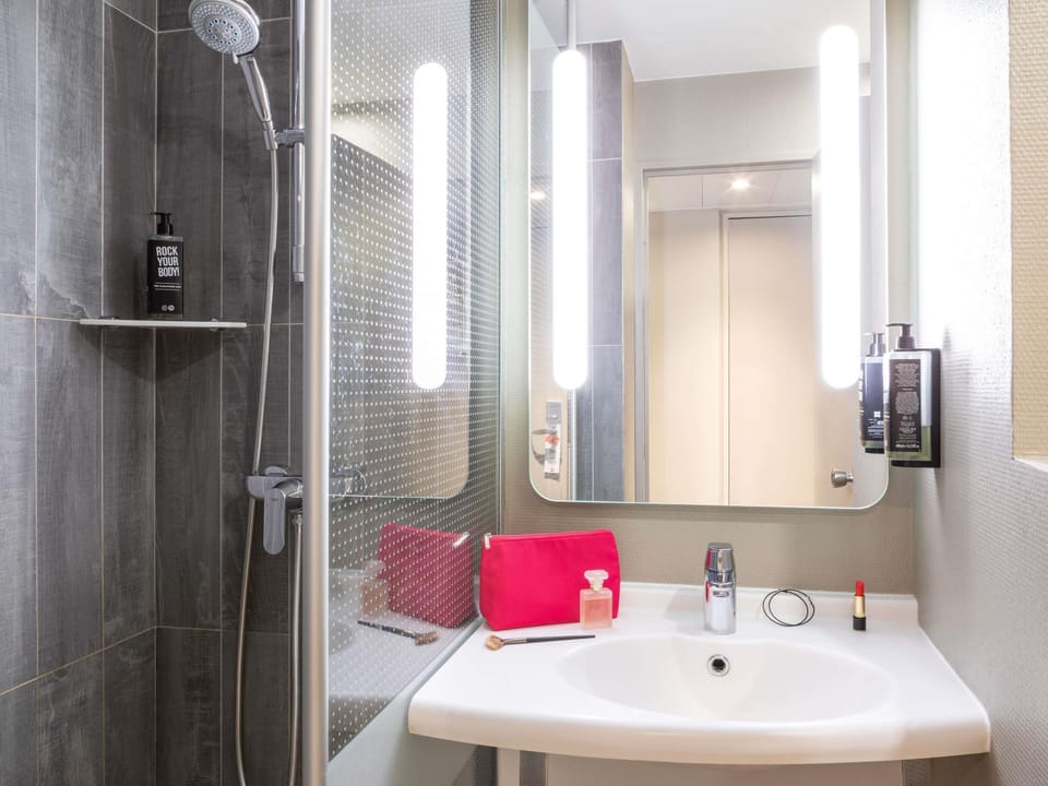 In-room safe, desk, soundproofing, iron/ironing board