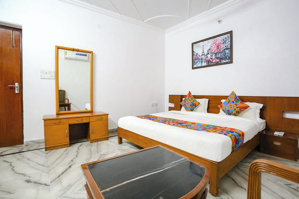 Deluxe Room | Egyptian cotton sheets, premium bedding, desk, WiFi (free)