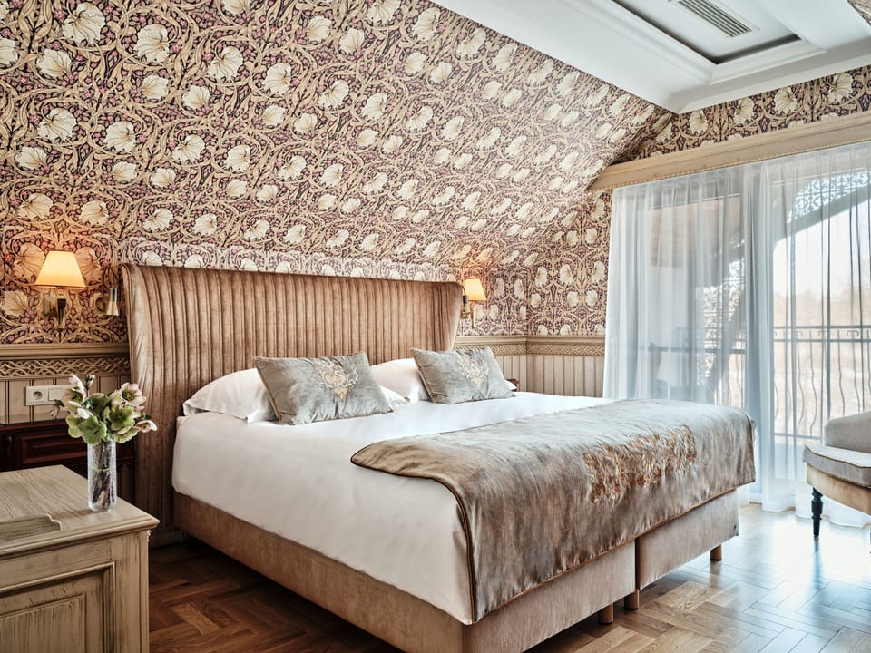 Classic Double Room | In-room safe, individually furnished, laptop workspace