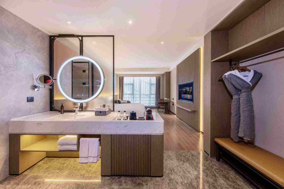 Superior Single Room | Bathroom | Free toiletries, hair dryer, slippers, bidet