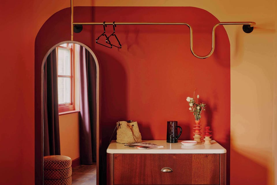 Locke Room | In-room safe, blackout drapes, iron/ironing board, bed sheets