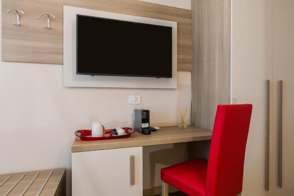 Comfort Double Room | Hypo-allergenic bedding available, desk, WiFi (free)