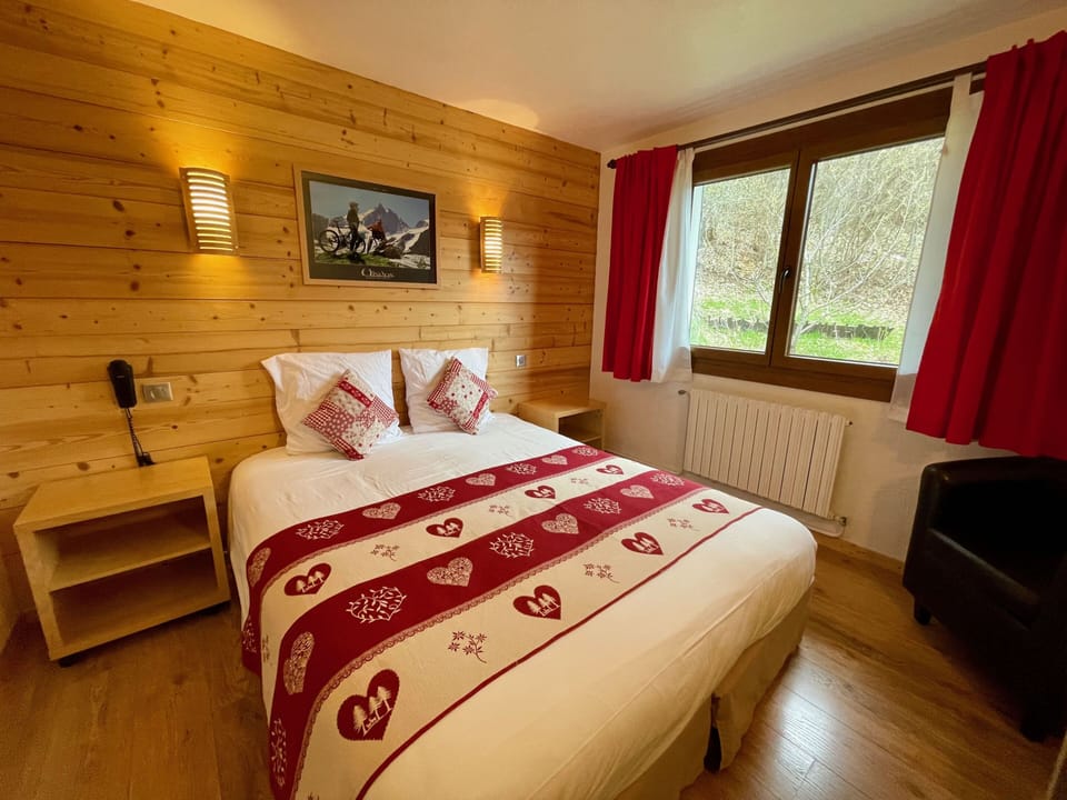 Standard Room | In-room safe, free WiFi, bed sheets