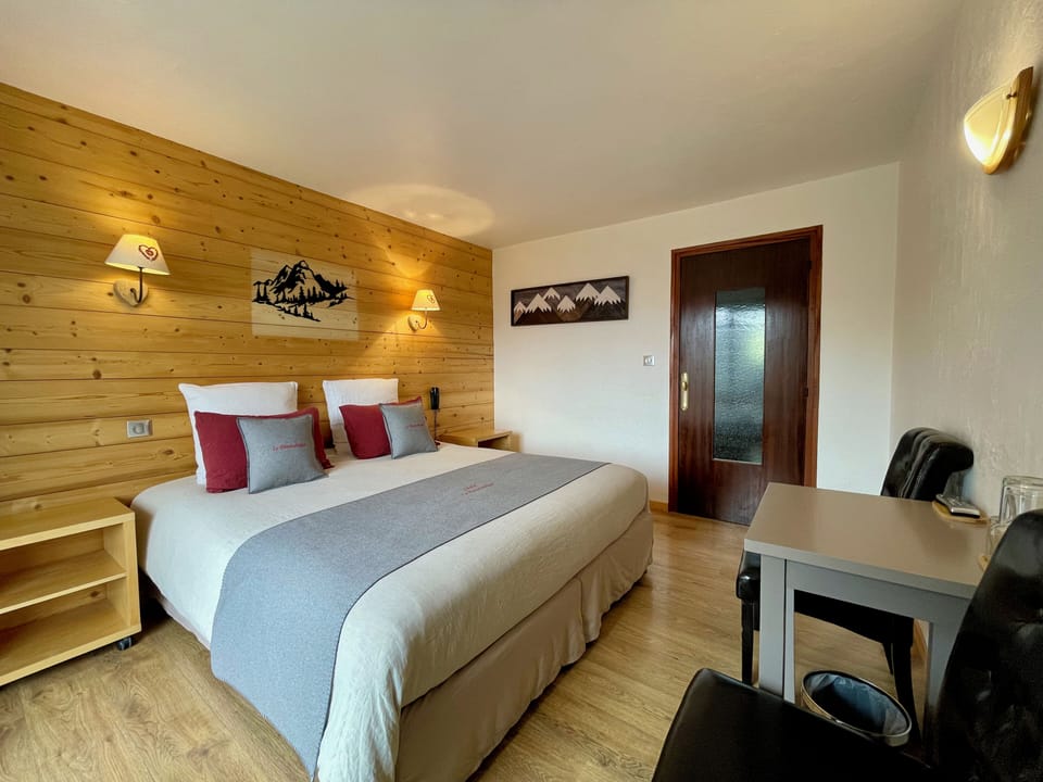 Panoramic Room | In-room safe, free WiFi, bed sheets