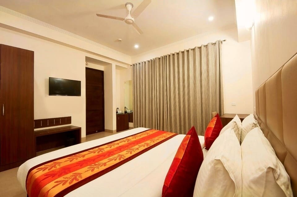Premium Double Room | Iron/ironing board, free WiFi