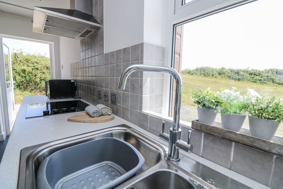 Cottage | Private kitchen | Cookware/dishes/utensils