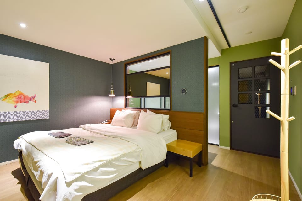 Standard Twin Room (1Double+1Sinlge) | Desk, soundproofing, rollaway beds, free WiFi
