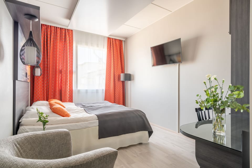 Superior Room, 2 Twin Beds | Desk, free cribs/infant beds, rollaway beds, free WiFi