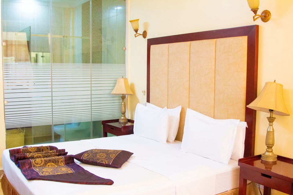Minibar, in-room safe, desk, iron/ironing board
