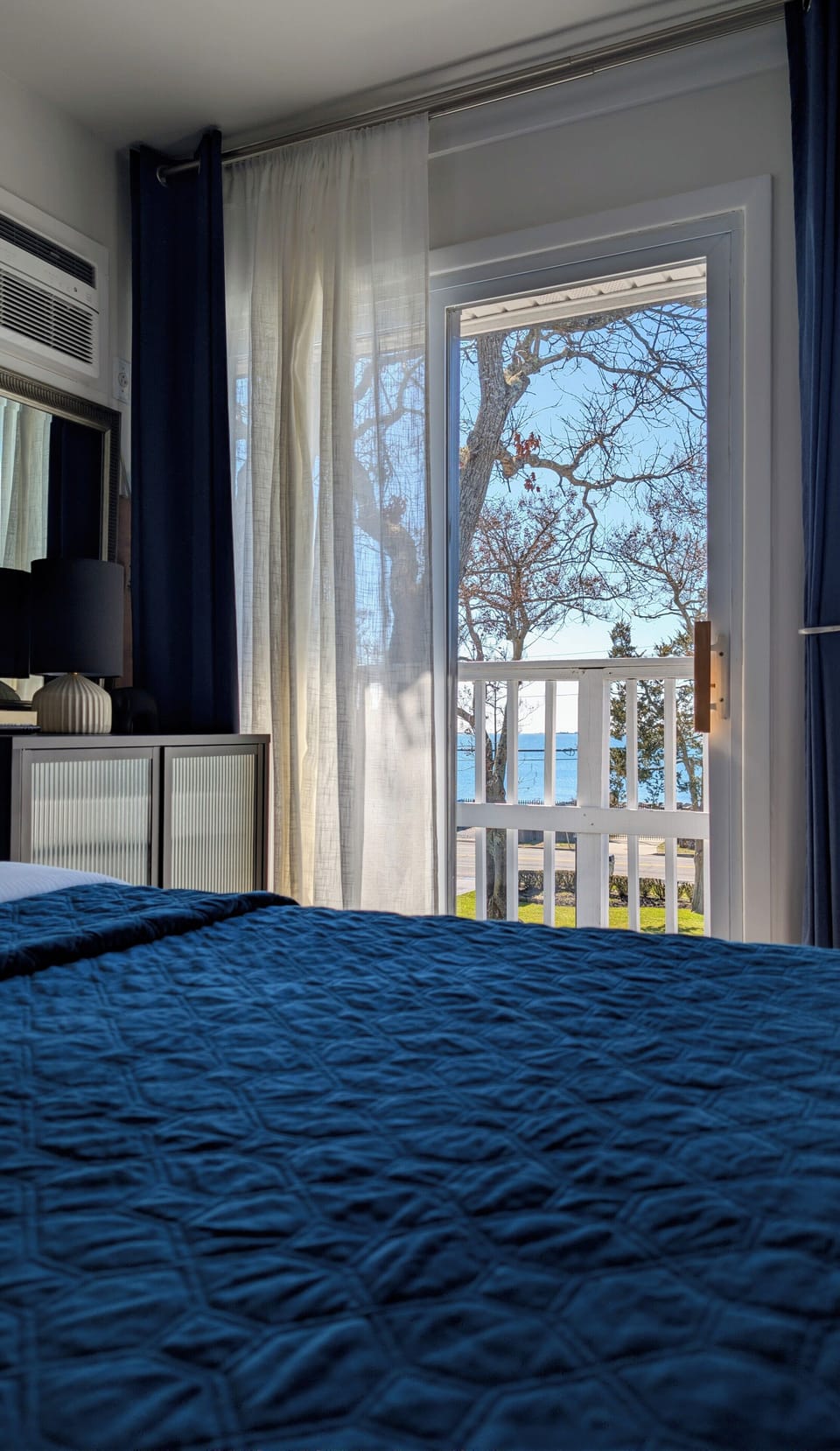 Suite, Balcony | Individually furnished, blackout drapes, free WiFi, bed sheets
