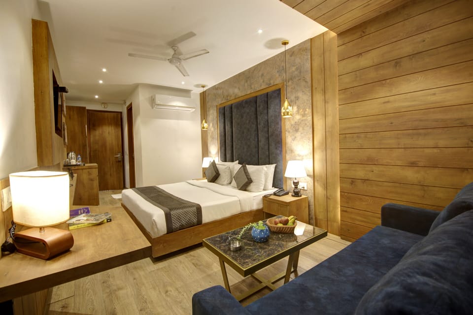 Presidential Suite | Premium bedding, minibar, desk, laptop workspace