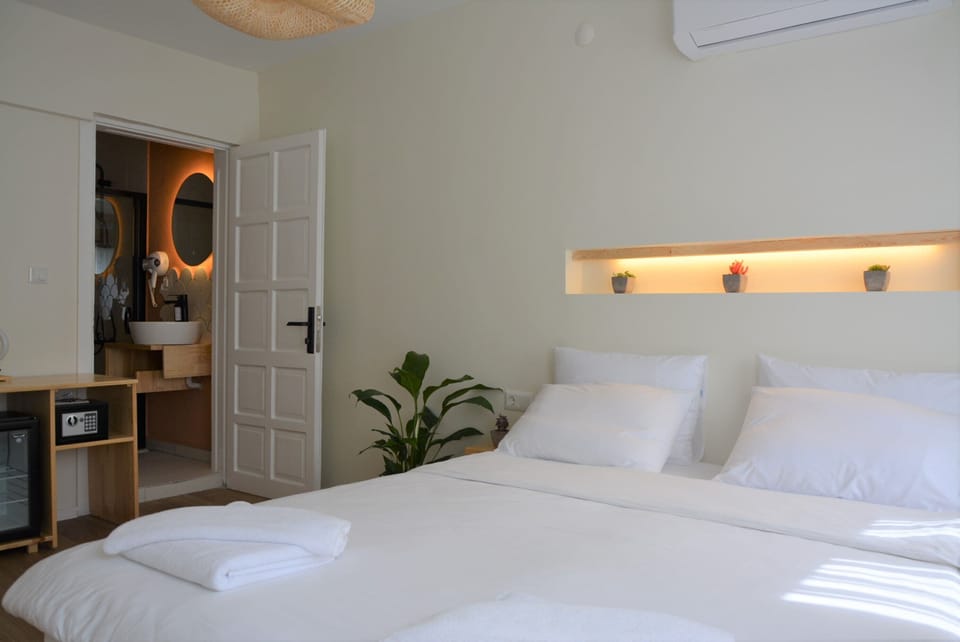 Comfort Double Room | Minibar, free WiFi, bed sheets