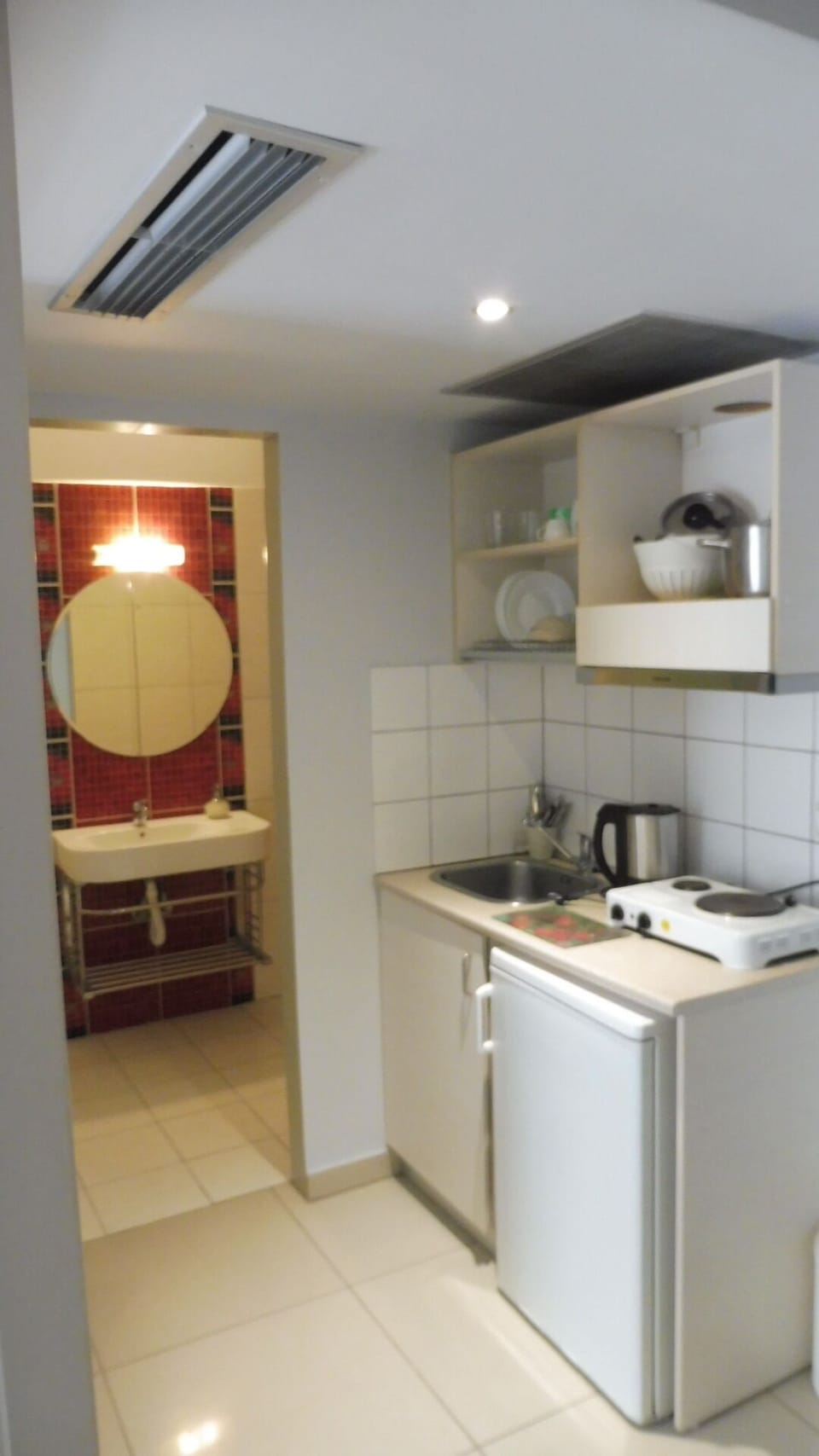 Full-size fridge, stovetop, cookware/dishes/utensils, freezer