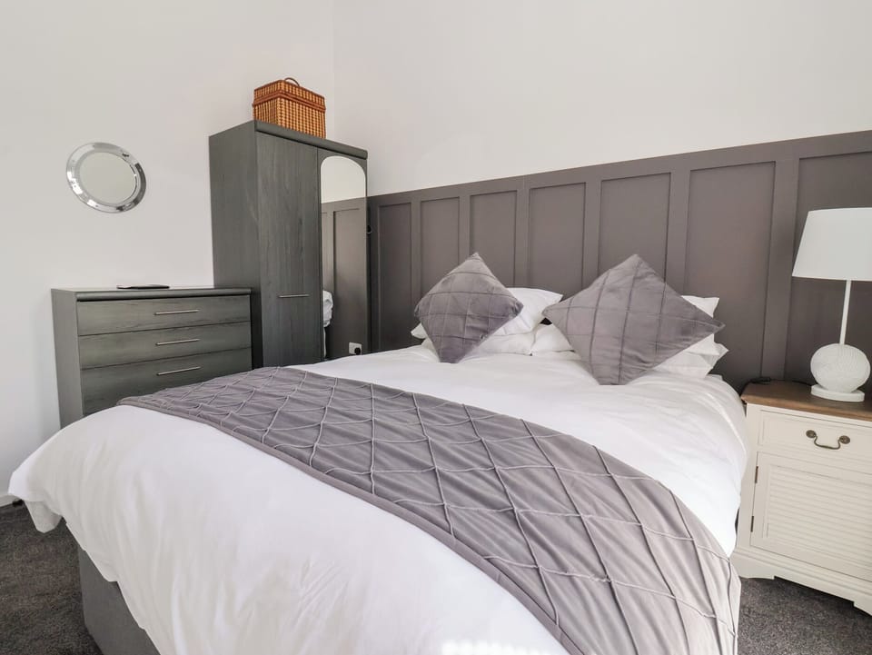 Cottage | 2 bedrooms, individually decorated, individually furnished, free WiFi