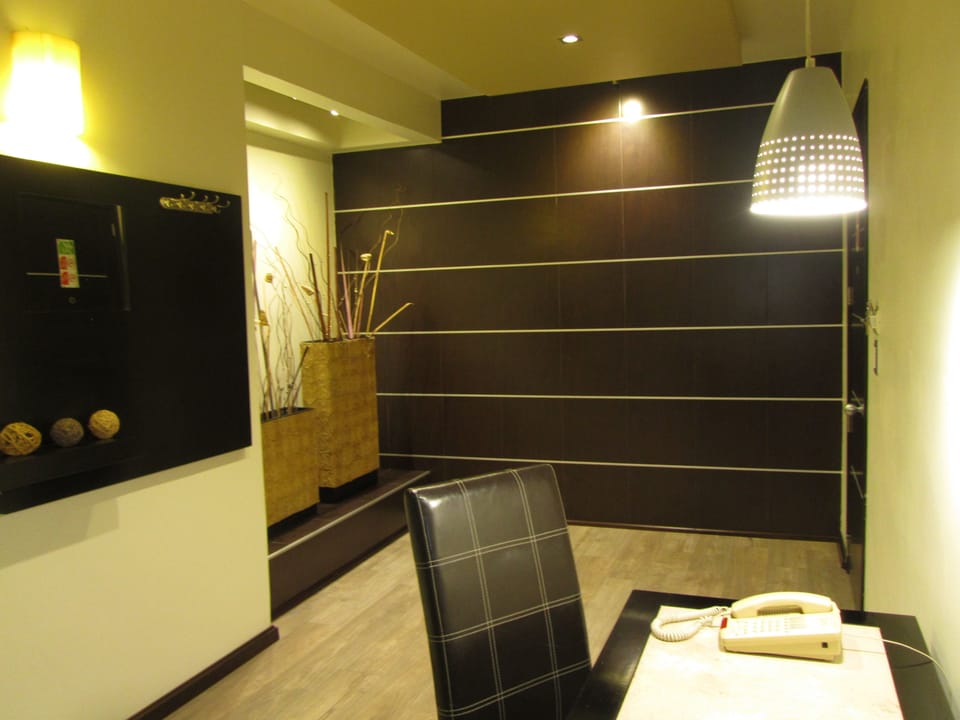 Master Suite Double Queen | Desk, iron/ironing board, free WiFi, bed sheets