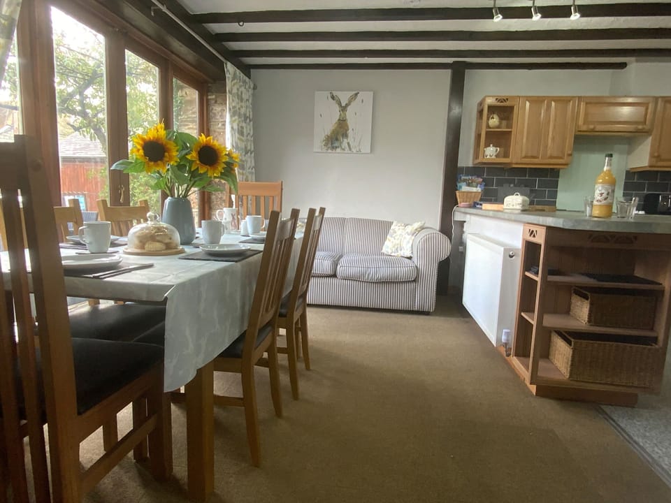 Cottage | Dining