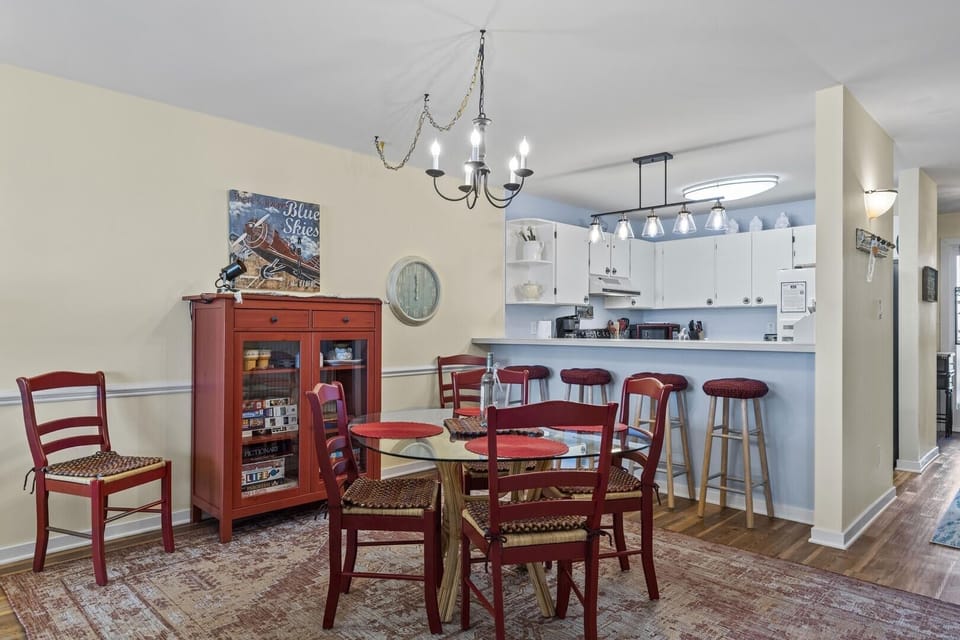 Condo, 2 Bedrooms | Dining