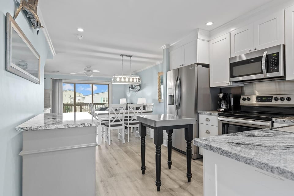 Condo, 4 Bedrooms | Private kitchen | Fridge, oven, coffee/tea maker, toaster