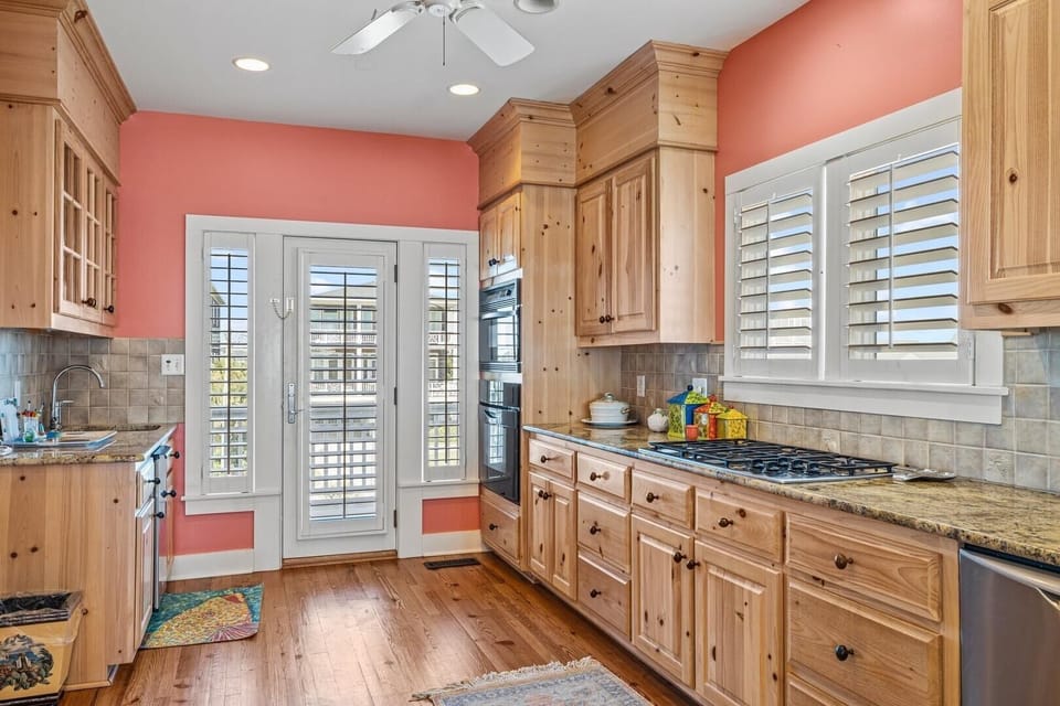 House, 5 Bedrooms | Private kitchen | Coffee/tea maker, fridge, oven, toaster