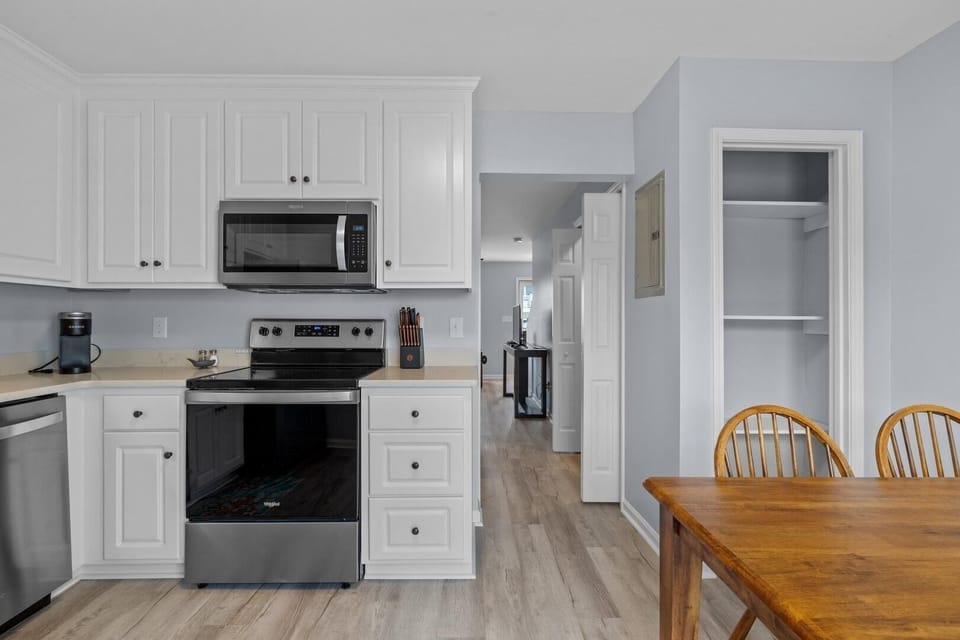 Condo, 2 Bedrooms | Private kitchen | Fridge, oven, coffee/tea maker, toaster