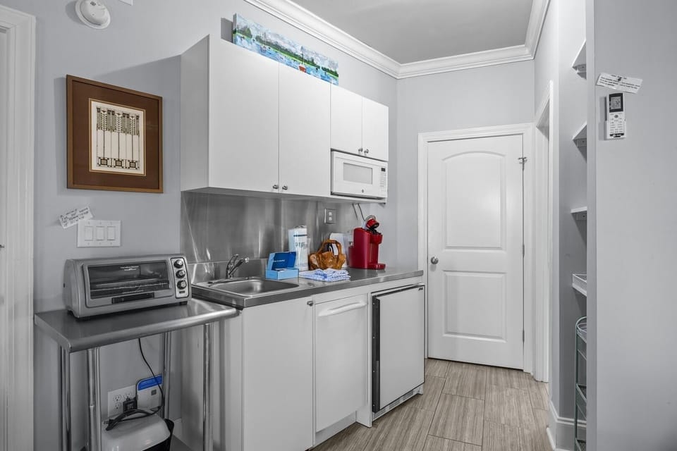 Studio, 1 Bedroom | Private kitchen | Fridge, coffee/tea maker, toaster