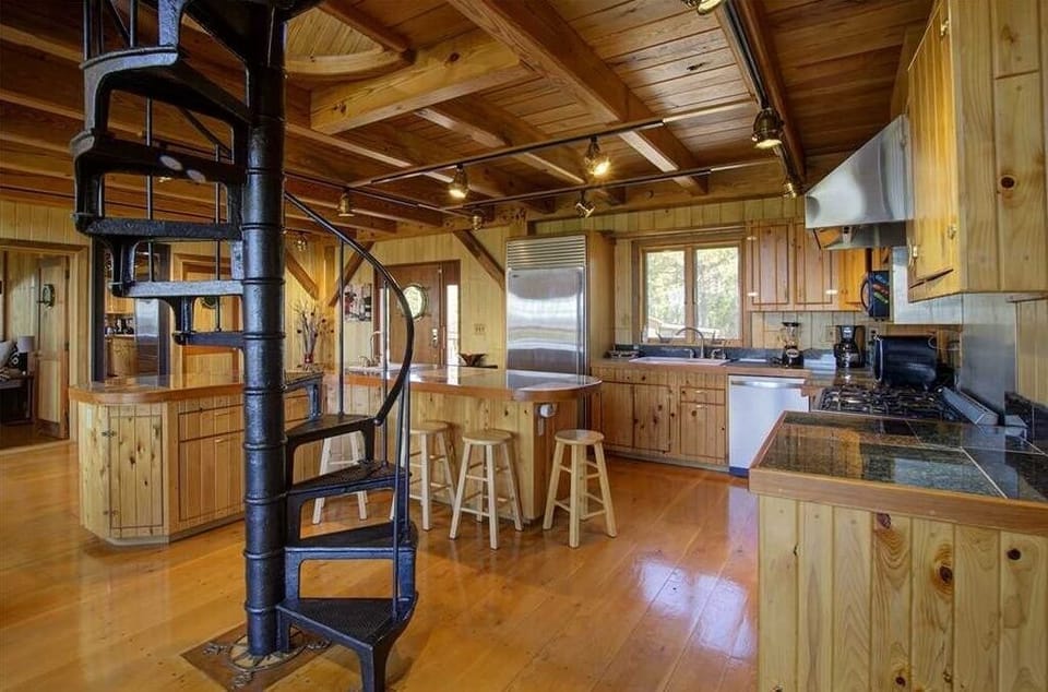 House, 3 Bedrooms | Private kitchen | Fridge, oven, coffee/tea maker, toaster