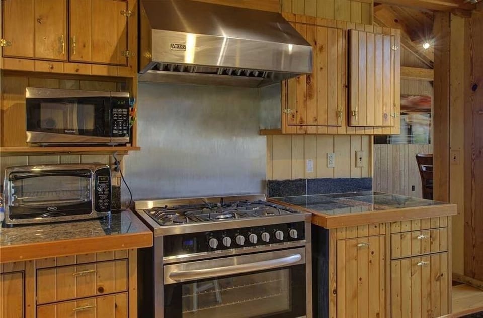 House, 3 Bedrooms | Private kitchen | Fridge, oven, coffee/tea maker, toaster