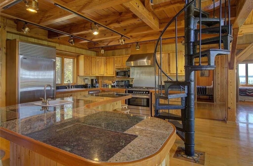 House, 3 Bedrooms | Private kitchen | Fridge, oven, coffee/tea maker, toaster