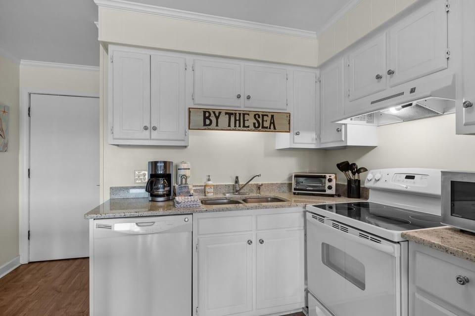 Condo, 2 Bedrooms | Private kitchen | Coffee/tea maker, fridge, oven, toaster