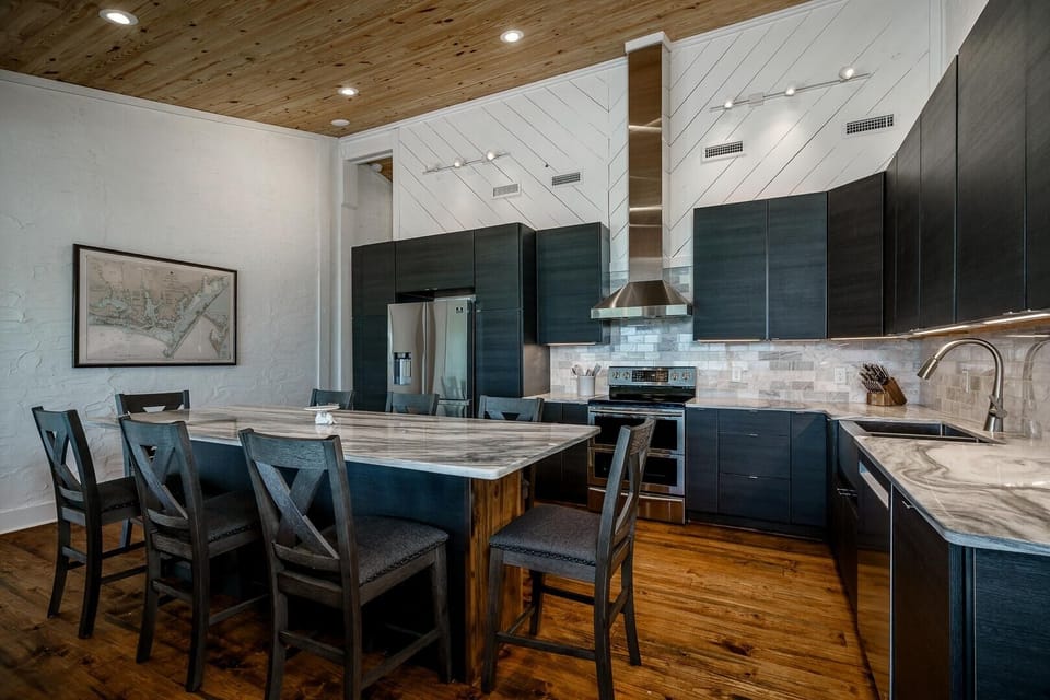 Condo, 4 Bedrooms | Private kitchen | Fridge, oven, coffee/tea maker, toaster