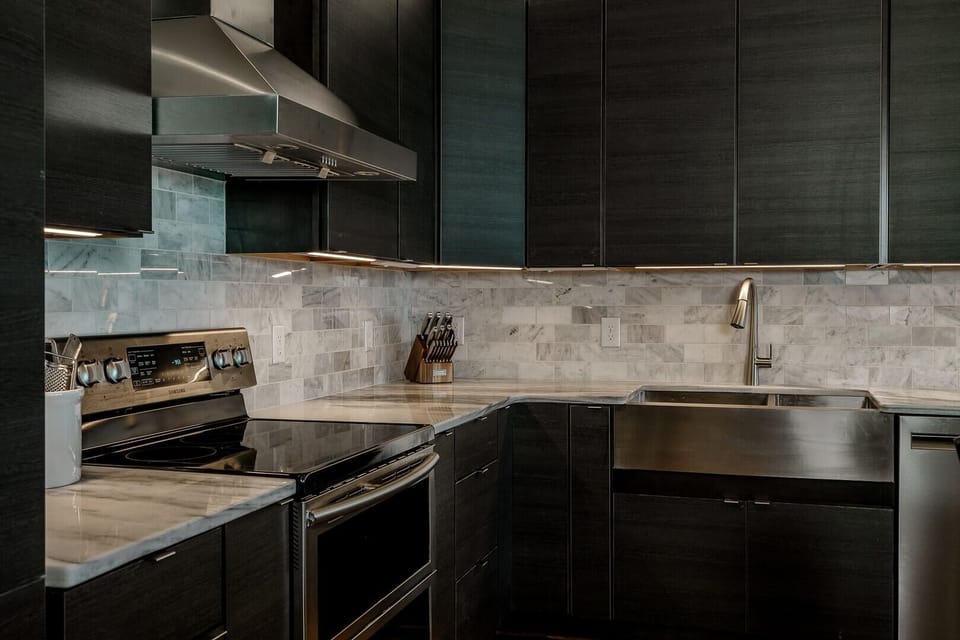 Condo, 4 Bedrooms | Private kitchen | Fridge, oven, coffee/tea maker, toaster