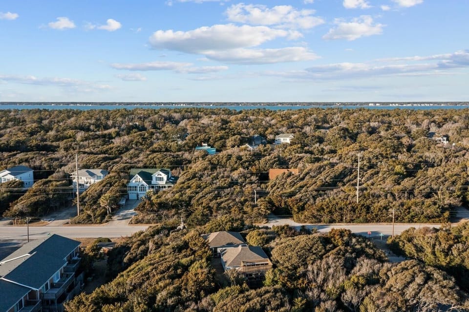 House, 4 Bedrooms | Aerial view