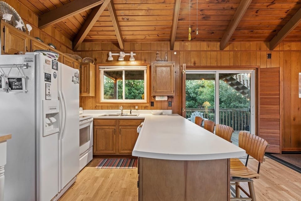 House, 4 Bedrooms | Private kitchen | Coffee/tea maker, fridge, oven, toaster