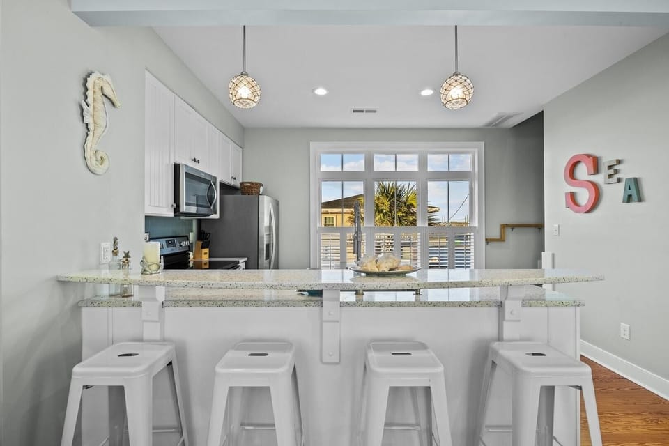 Condo, 3 Bedrooms | Private kitchen | Fridge, oven, coffee/tea maker, toaster