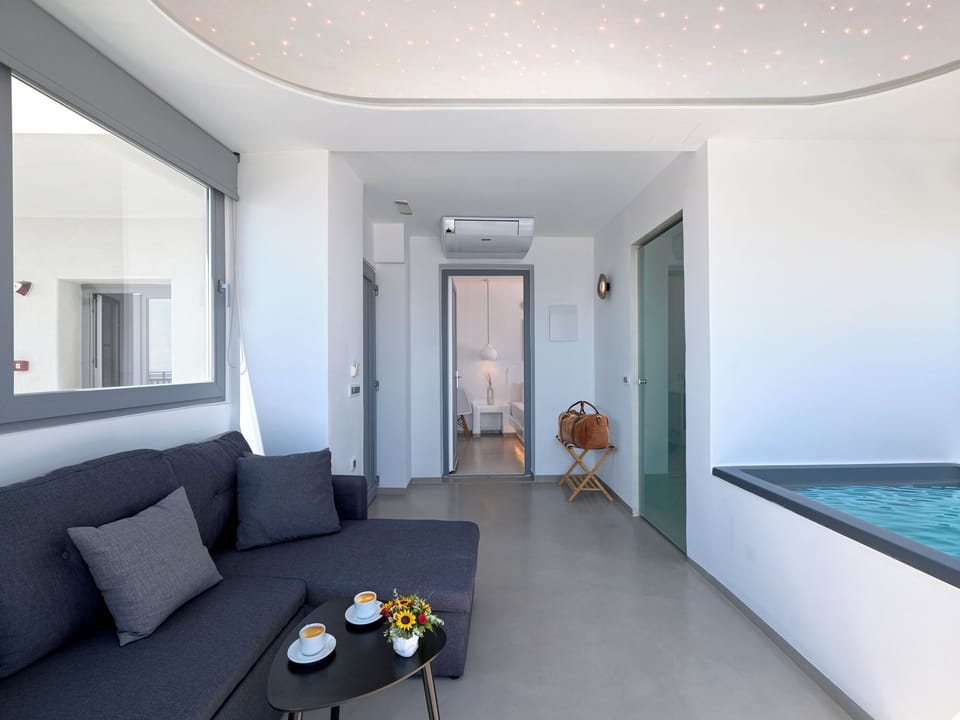 Superior Suite with Sea View and Hot tub | Egyptian cotton sheets, premium bedding, in-room safe, desk